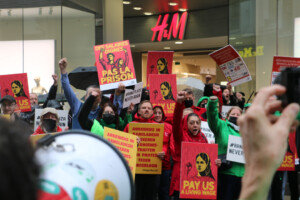Action in Brussels by WSM and Achact together with the Belgian unions against the charges against workers in Bangladesh, in front of an H&M